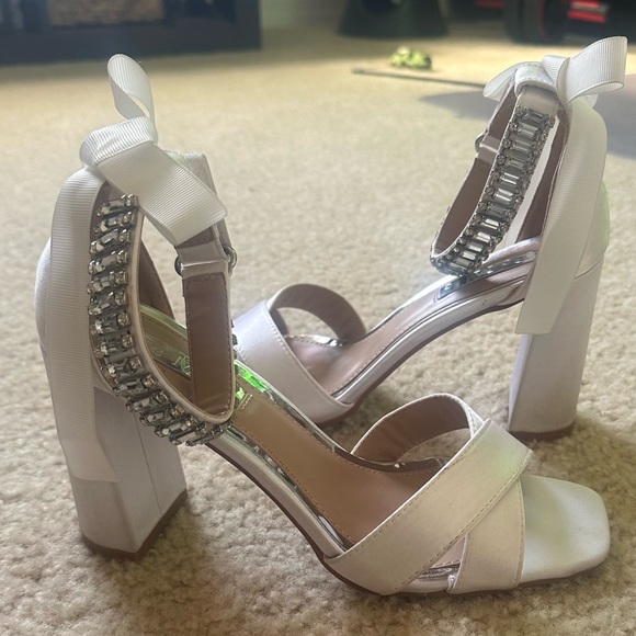 White Peep Toe Heels - Picture 5 of 8